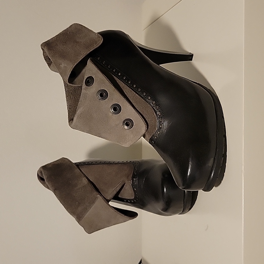Booties. Franco Cuadra. Size 7. Black and gray. Leather and suede